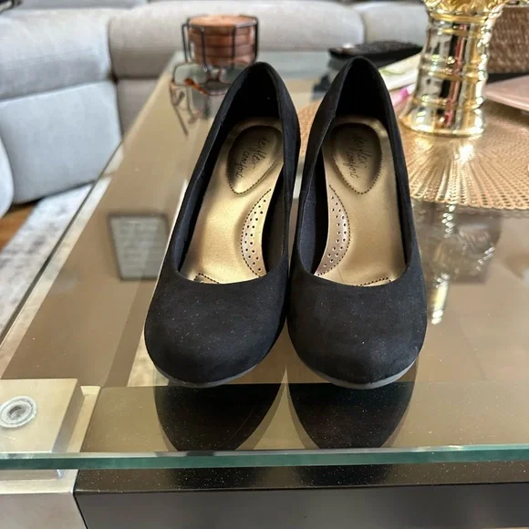 Black Wedge/Heels - Picture 2 of 4